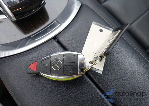 2015 Mercedes-Benz C 300 Luxury 4Matic из США, поврежденный, VIN 55SWF4KB5FU028691